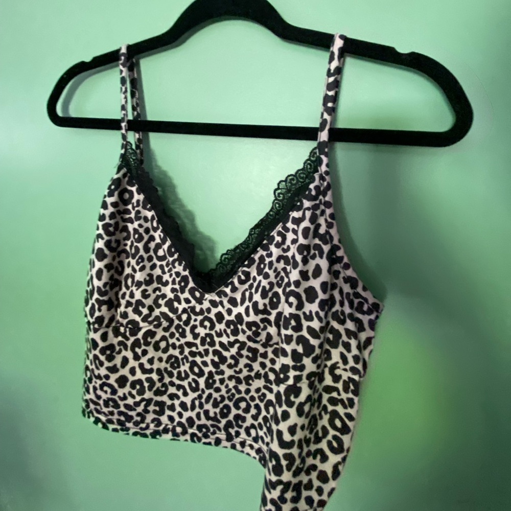 Size large Romwe tank, like new